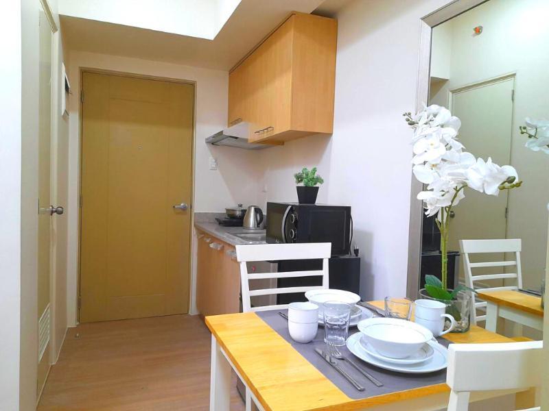 Laureano Di Trevi Tower Aparthotel Manila Esterno foto